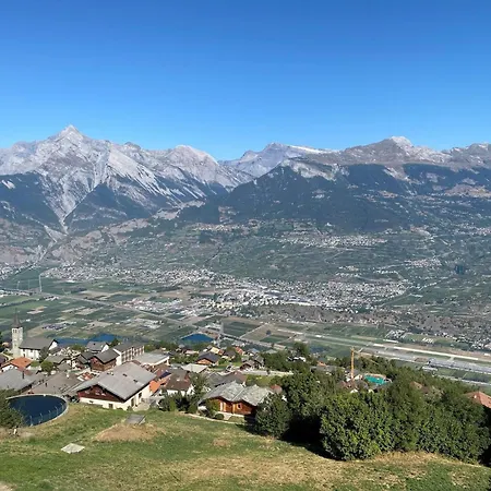 Welcoming With Views דירה *