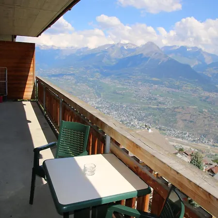 Welcoming With Views